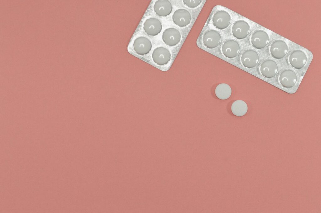 découvrez tout ce qu'il faut savoir sur l'aspirine : utilisations, bienfaits, effets secondaires et conseils d'utilisation pour un traitement efficace et sécurisé.
