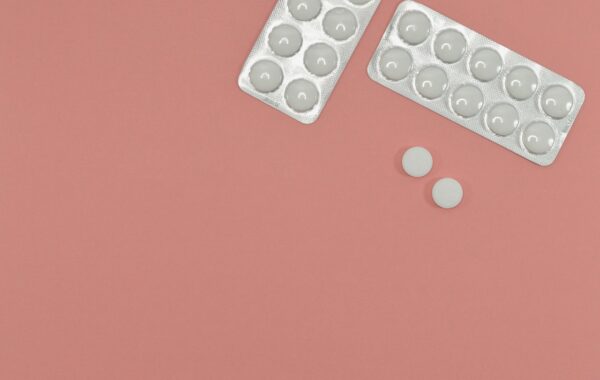 découvrez tout ce qu'il faut savoir sur l'aspirine : utilisations, bienfaits, effets secondaires et conseils d'utilisation pour un traitement efficace et sécurisé.
