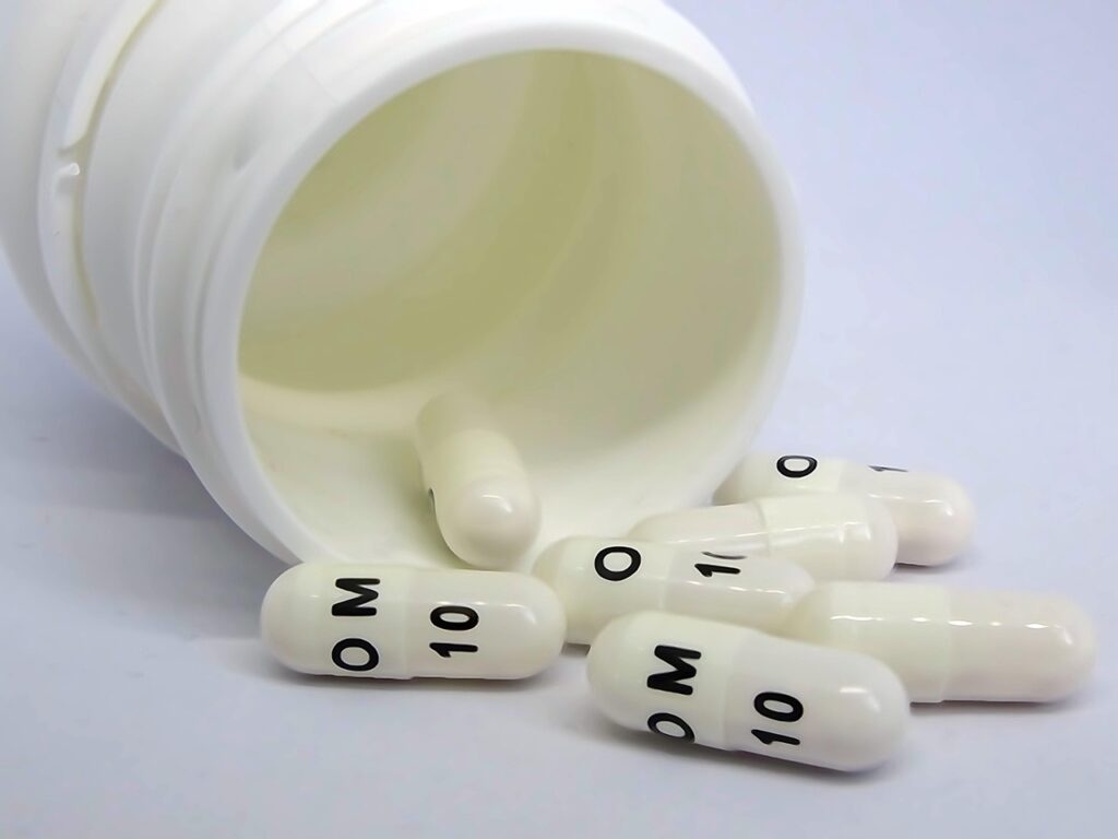 découvrez tout sur l'omeprazole, un médicament utilisé pour traiter les reflux gastriques, les ulcères gastriques et autres troubles digestifs liés à l'excès d'acide.