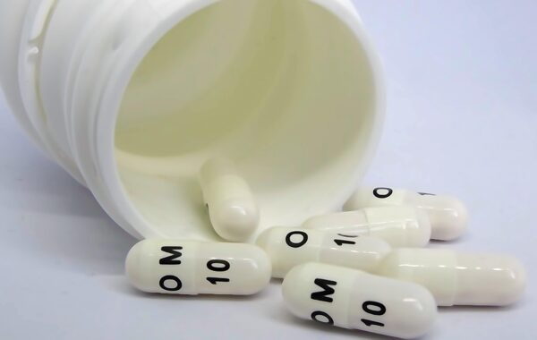 découvrez tout sur l'omeprazole, un médicament utilisé pour traiter les reflux gastriques, les ulcères gastriques et autres troubles digestifs liés à l'excès d'acide.
