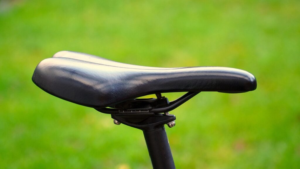 découvrez la selle australienne, alliant confort et robustesse, idéale pour l'équitation en toutes circonstances. parfaite pour les cavaliers à la recherche de qualité et de style.