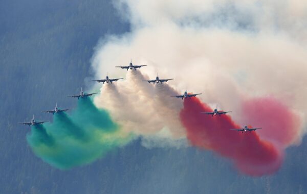 découvrez l'aérobatie en extérieur avec aerobatic surfacing : techniques avancées, conseils pratiques et sécurité pour des performances aériennes spectaculaires.